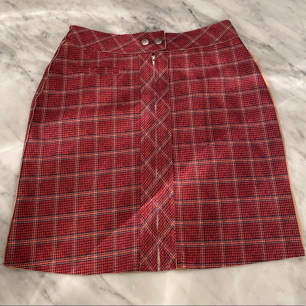 Skirt size small stretches though